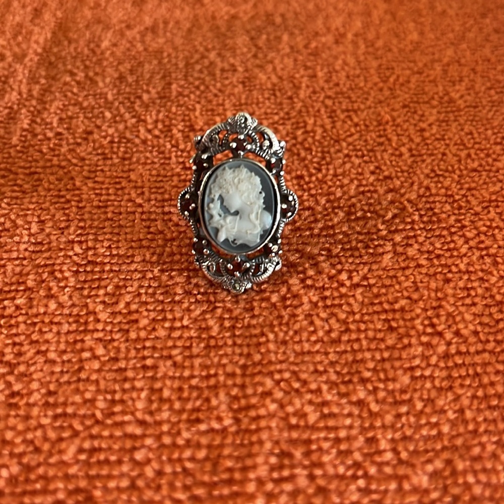 Unique Vintage Sterling Silver Blue Cameo and Garnet Ring size 7